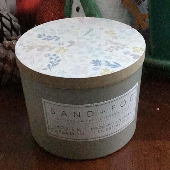 Saddle & Cardamon Scented Candle - Picture 11 of 13
